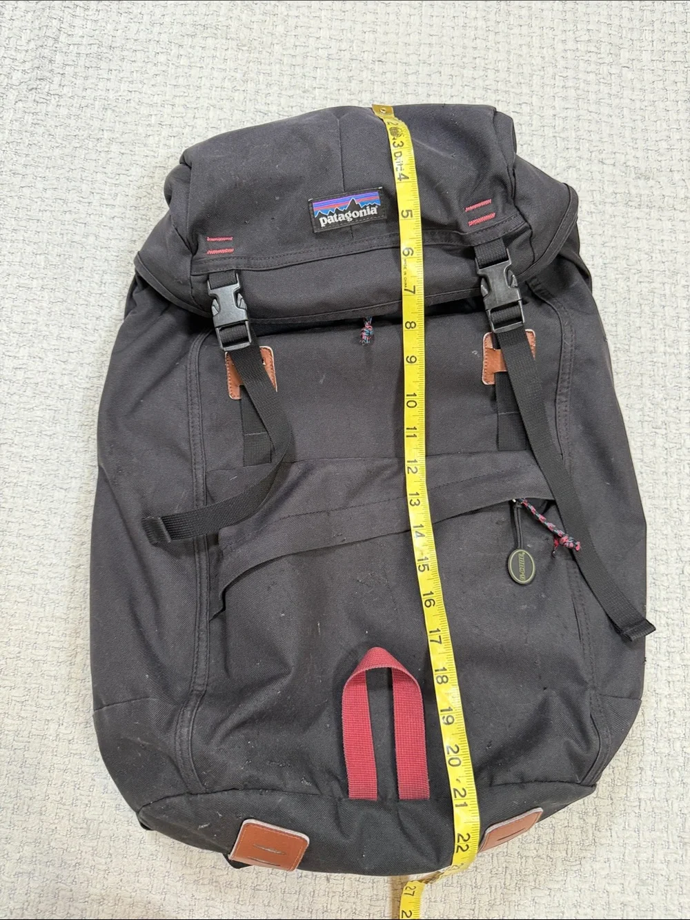 Patagonia Black Red Backpack Logo  Daypack Hiking Large Beat Up 47970FA17